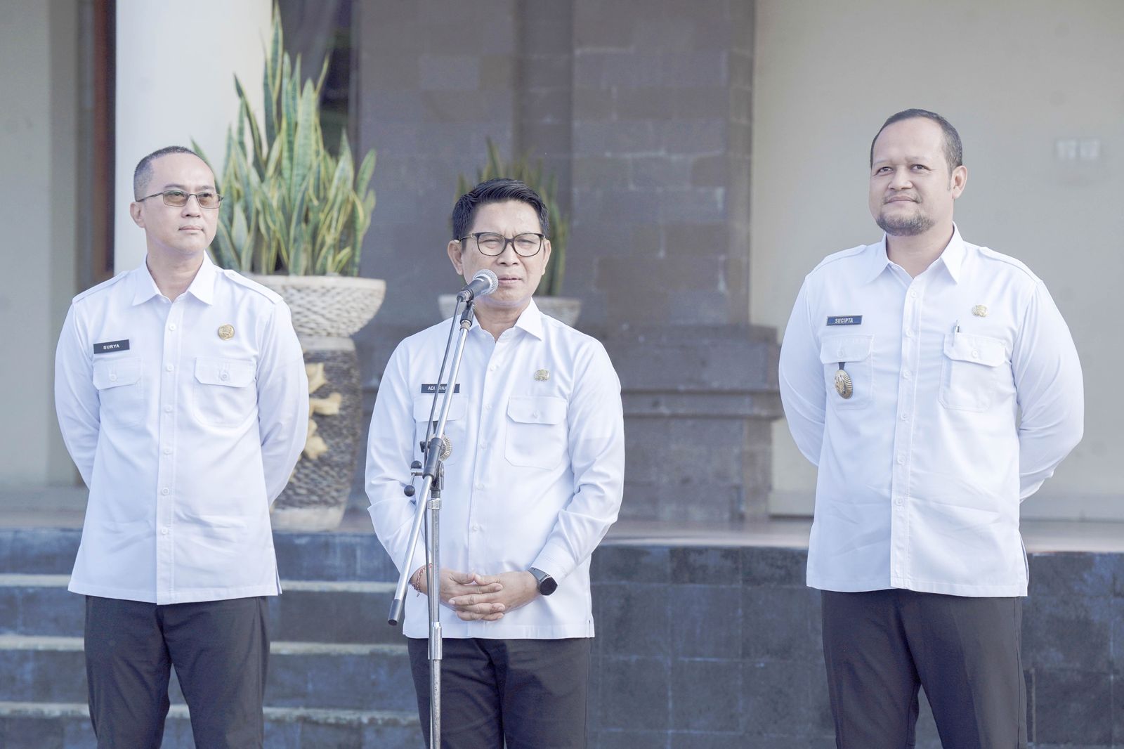 podiumnews.com-Bupati Adi Arnawa Fokus Tingkatkan Pelayanan Masyarakat